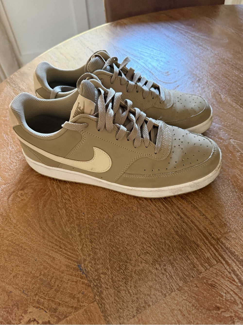Nike Low-Top Sneakers in tan